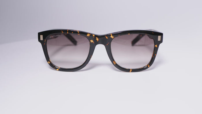 These timeless frames are crafted from Biodegradable eco-friendly, high-quality Italian Mazzucchelli Acetate. Complete with C39 lenses, they offering a whopping 400UV protection and great scratch-resistance technology. Tortoise/Gold